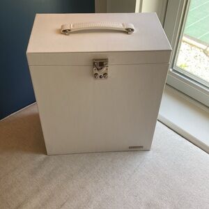 Jewelry storage case